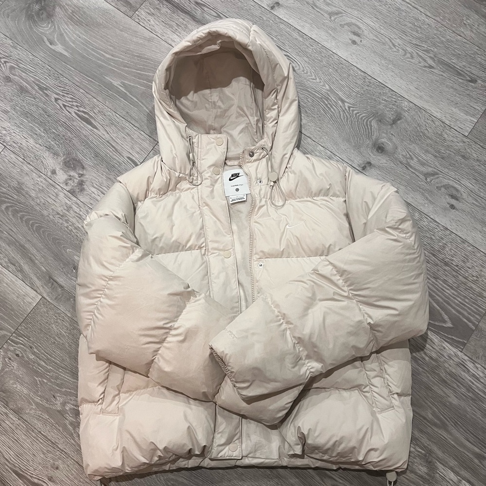 Nike woman’s Beige Puffer Jacket